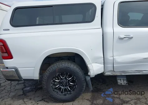 2021 Ram 1500 Laramie 4X4 5'7 Box z USA, uszkodzony, nr VIN 1C6SRFJT2MN560709